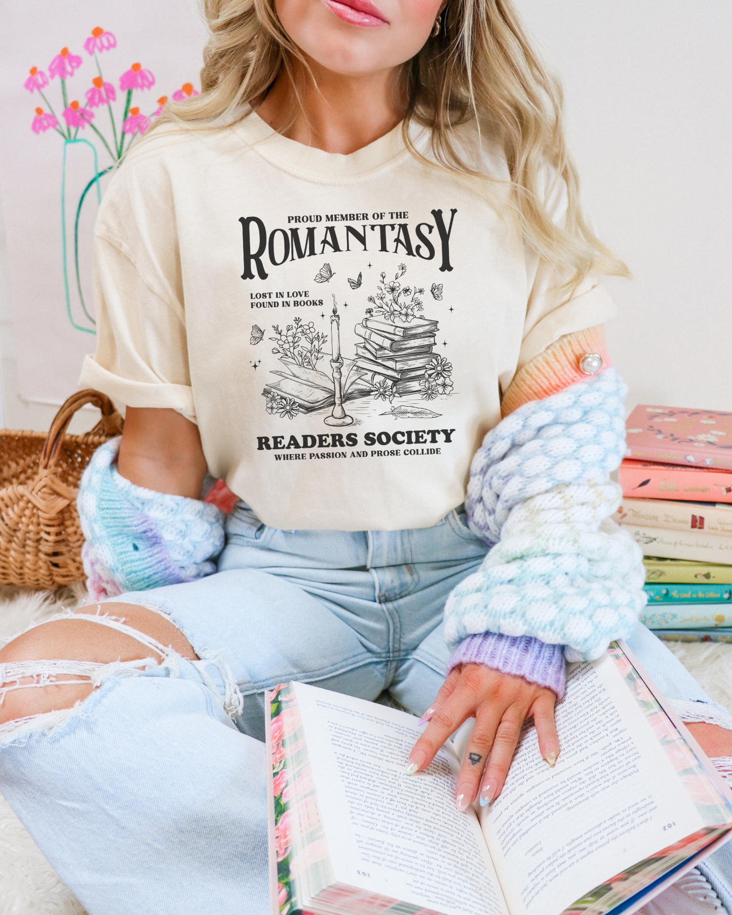 Romantasy Readers Society t-shirt